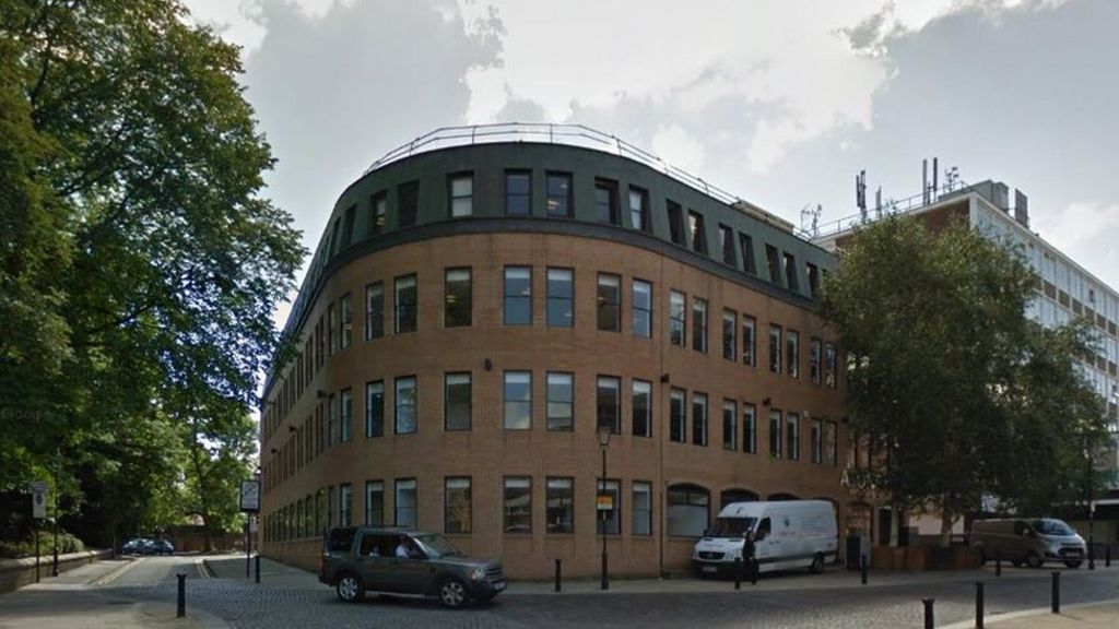Asons Solicitors in Bolton closed by regulator for 'breaching principles' - BBC News