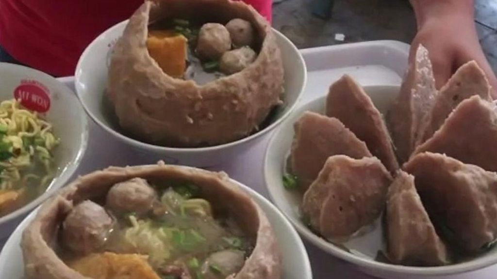 Bakso: Extreme meatball craze hits Indonesia
