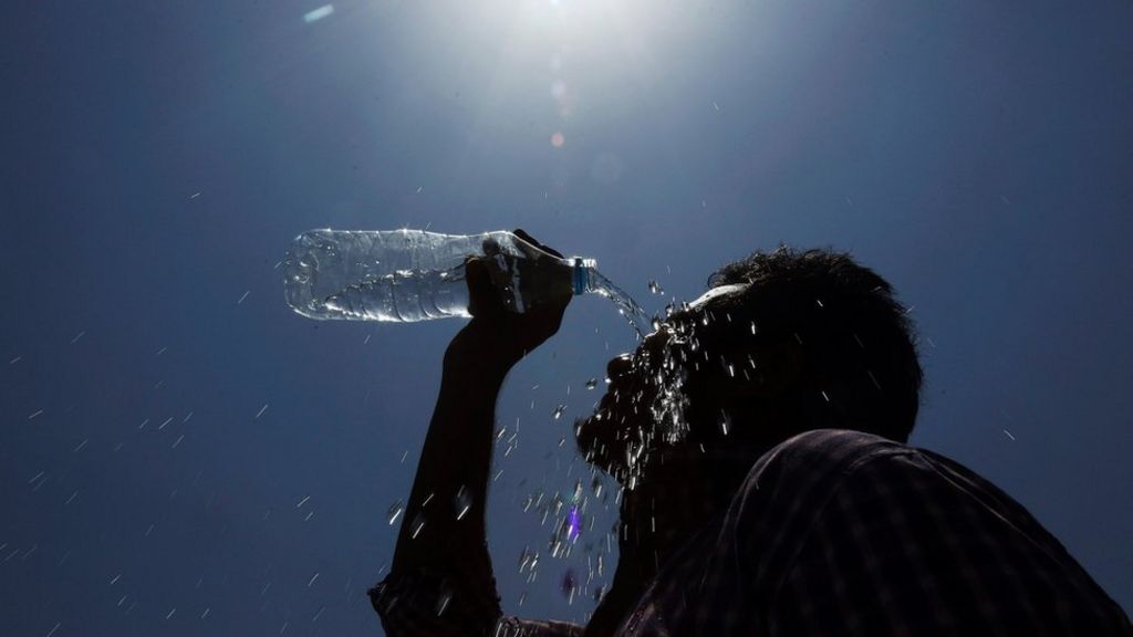 India weather: Dangerous temperatures arrive early - BBC News
