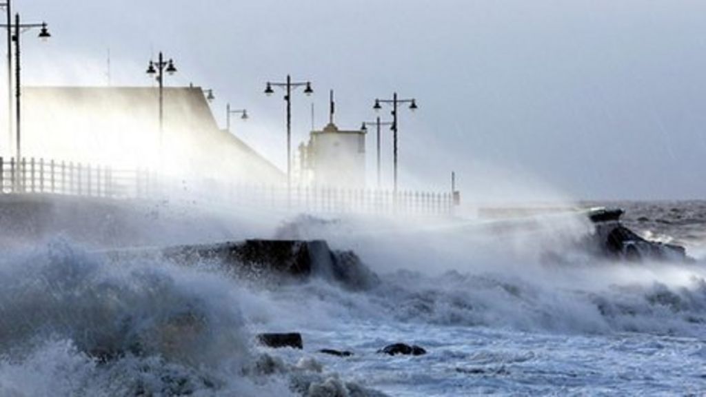 Amber Storm Barbara warning for Scotland - BBC News