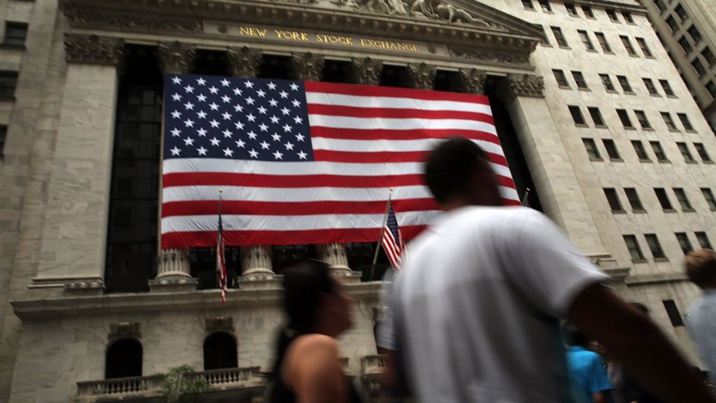 US jobs growth accelerates in April - BBC News