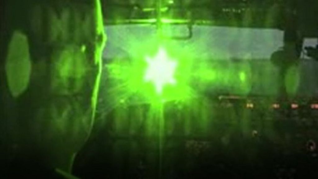 How dangerous are laser pointers to pilots? BBC News