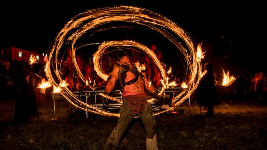 In Pictures Beltane Fire Festival Welcomes In The Summer