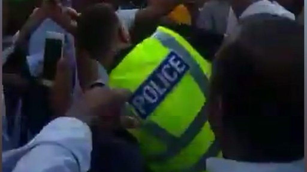 Policeman dances with Pakistan cricket fans after cup win