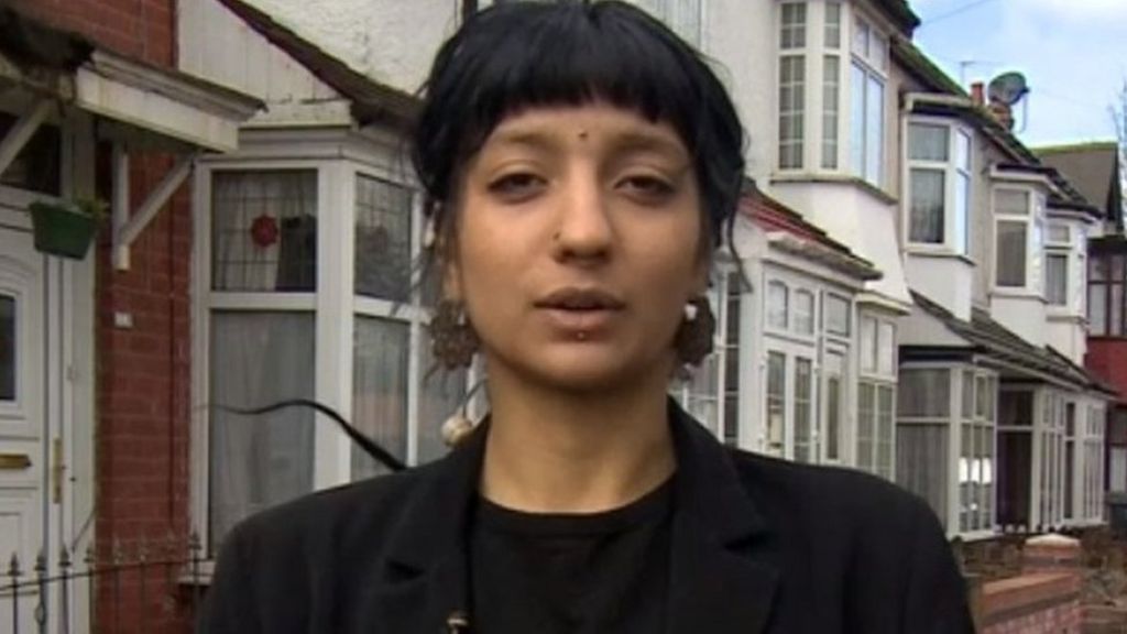 EDL viral photo woman denies minute's silence interruption