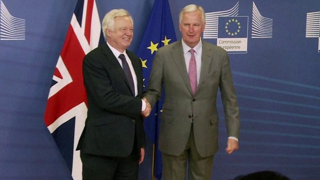 Brexit: Davis and Barnier resume talks in Brussels