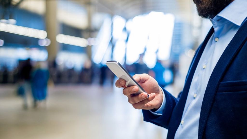 Firms 'hobbled' by poor mobile coverage