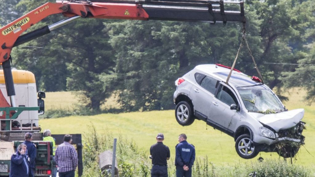 'Brave man' praised after saving couple trapped in car in river