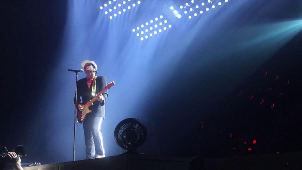 Bruno Mars fans blast Birmingham show ticket 'farce' - BBC News