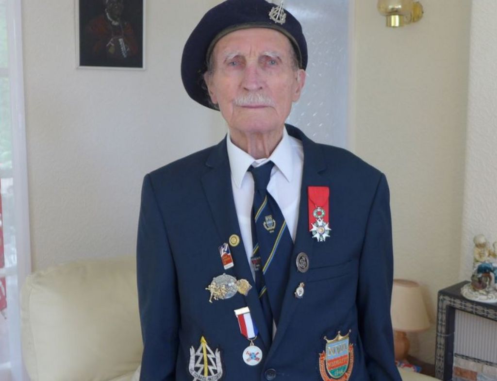 Blind Stockport WW2 veteran, 95, missing medals