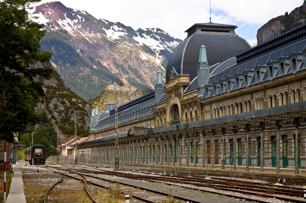 is-europe-s-ghostliest-train-station-about-to-rise-again-bbc-news