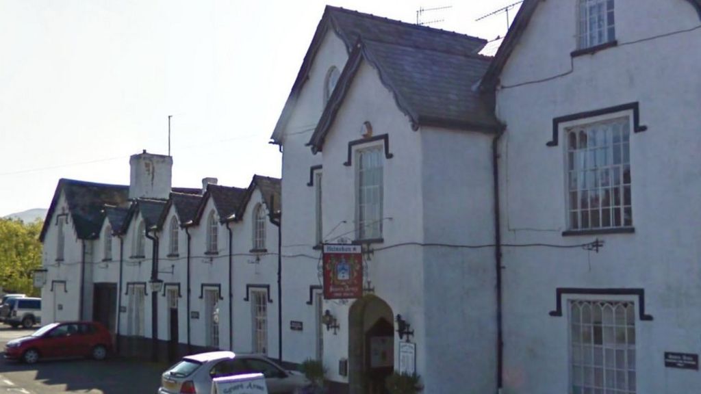 Crews tackle Powys hotel fire near Llandrindod Wells
