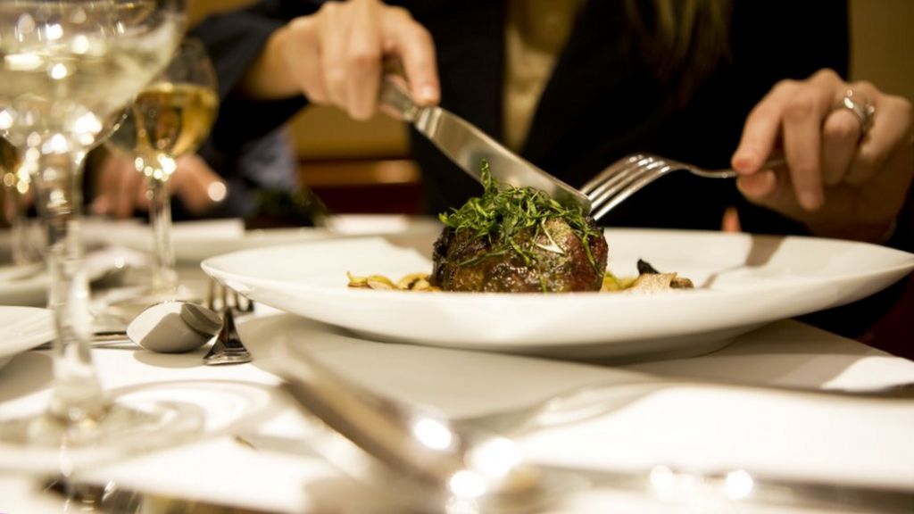 Irish restaurants 'up in arms' as woman wins damages after hitting knee on table