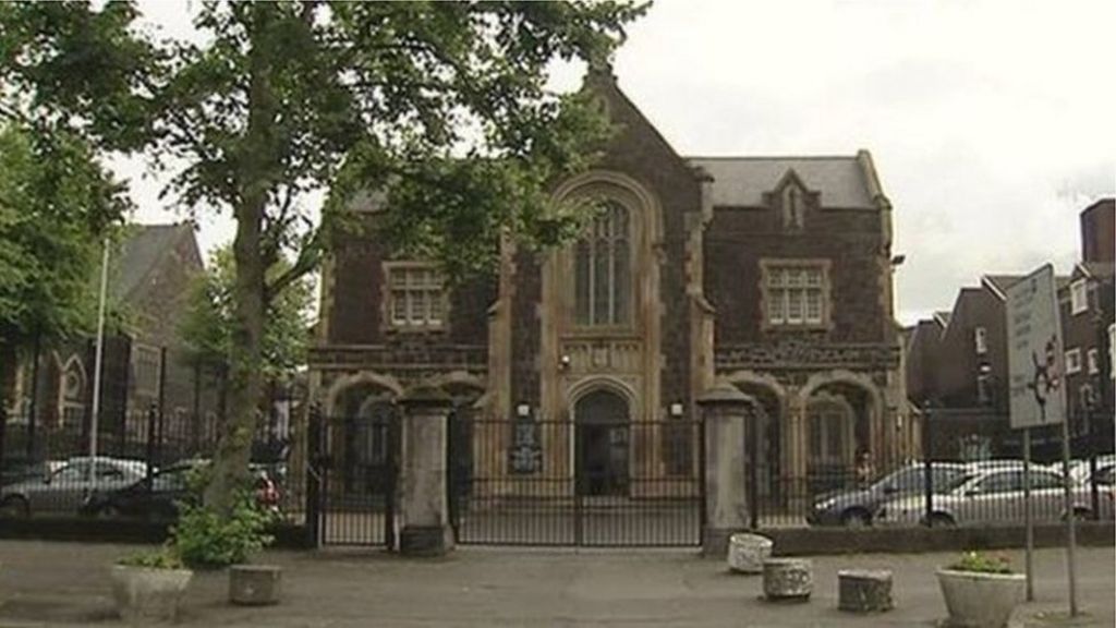 Boy, 14, tried to buy sub-machine gun on the dark web, court hears