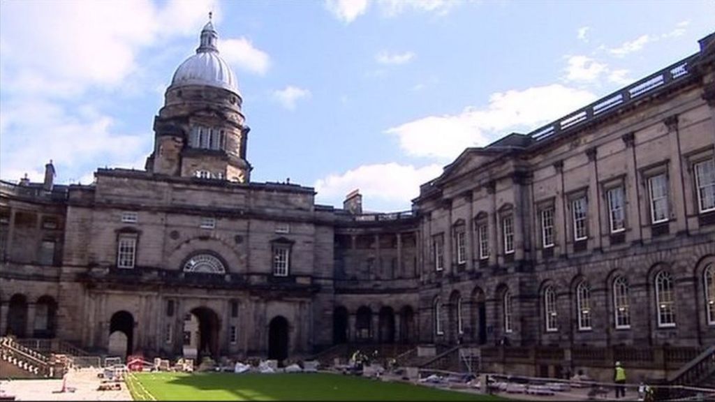 Edinburgh University blames a system error for 'failed degree' emails