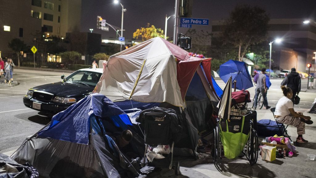 Los Angeles homelessness emergency: 'A city of shanties' - BBC News