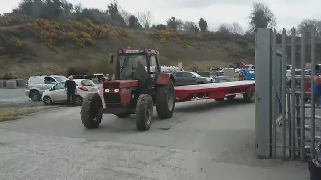 Farmer reaches reverse-tractor record bid finish line