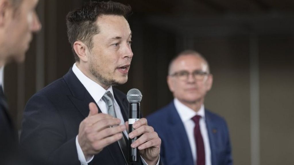 Tesla to build 'historic' large battery