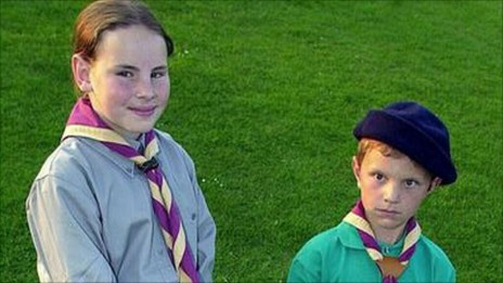 Scouts: Girls overtake boys in admissions - BBC News