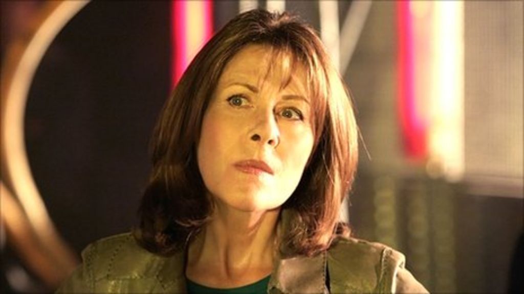 Doctor Who actress Elisabeth Sladen dies - BBC News