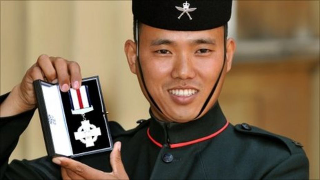 Bravery medal for Gurkha who fought Taliban - BBC News