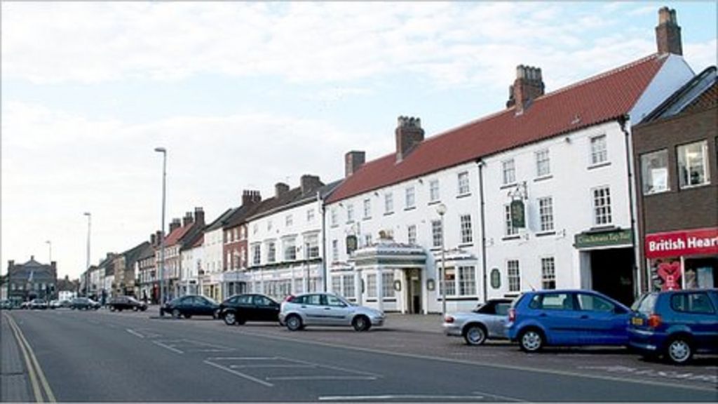 Northallerton High Street shops wrecked in fire - BBC News