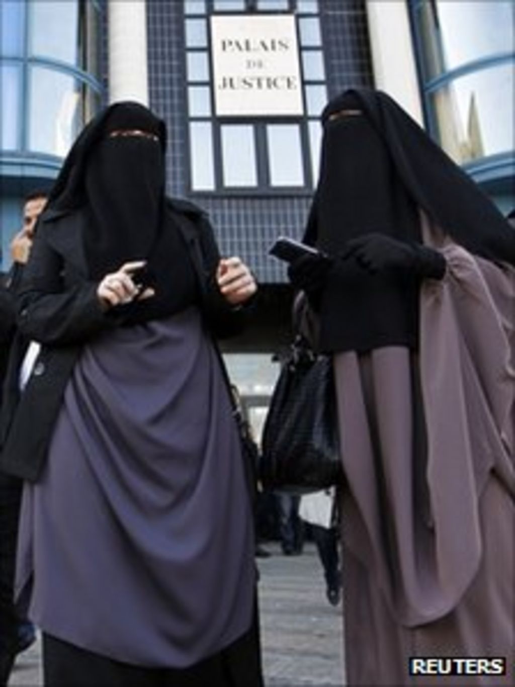 The women defying France's full-face veil ban - BBC News
