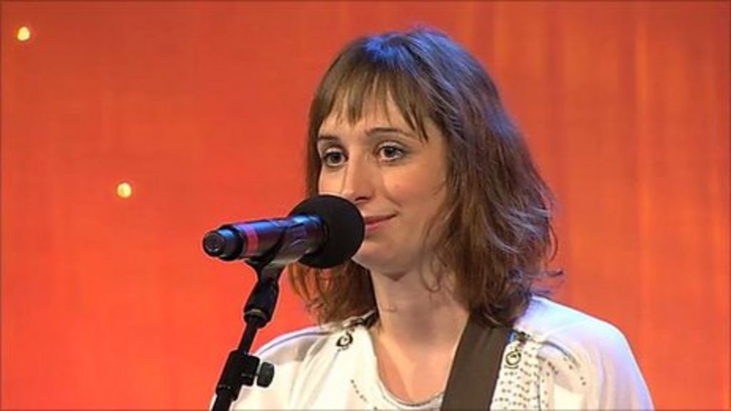 Why Isy Suttie - Peep Show's Dobby - is learning Welsh - BBC News