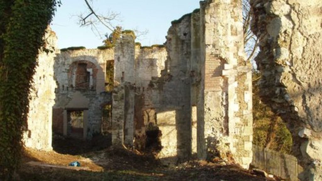Betchworth Castle ruins made safe for Surrey visitors BBC News