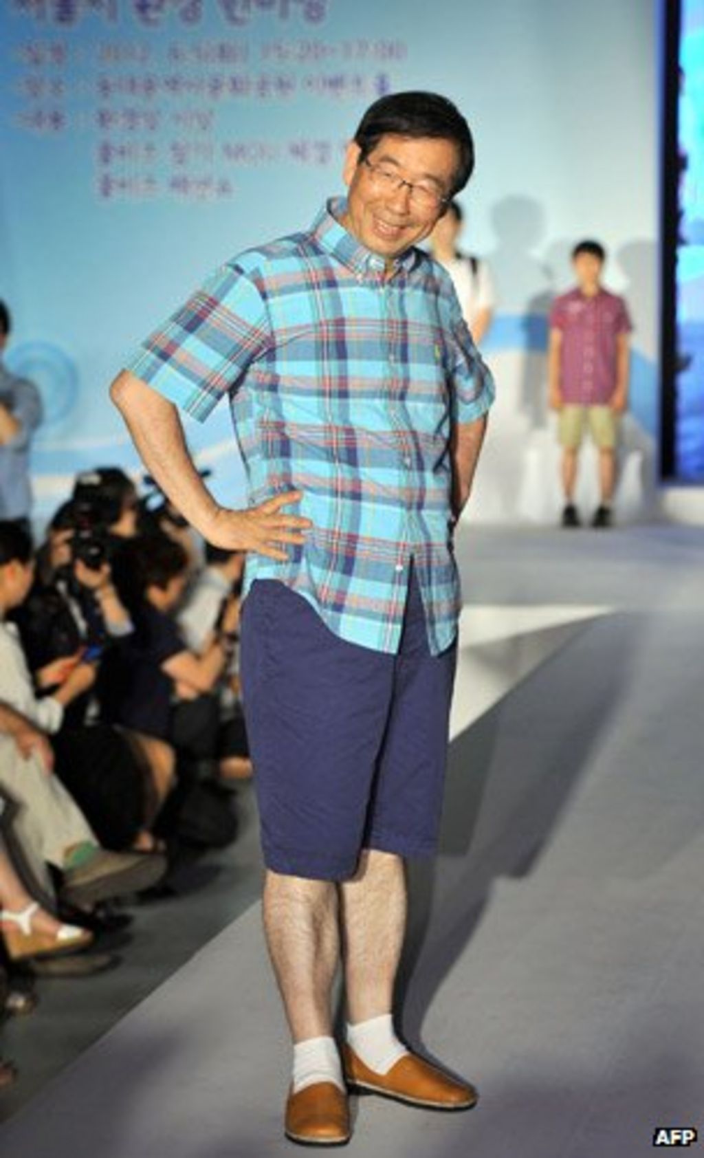 south-korea-dress-code-too-hot-for-suits-but-legs-are-taboo-bbc-news