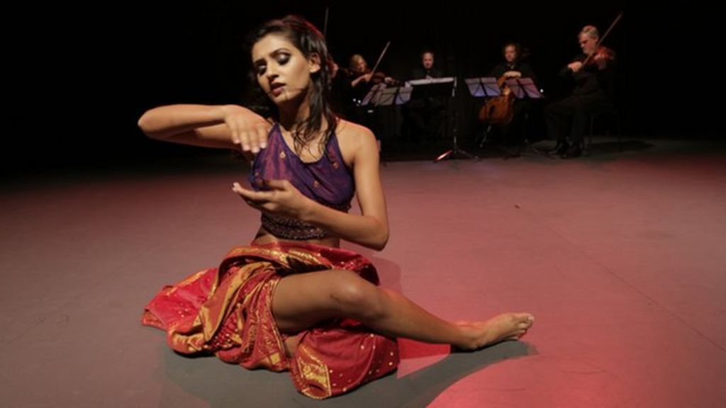 Bollywood dance explained - BBC News