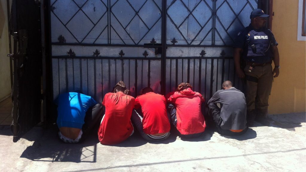 Can the gangs of Cape Town be talked out of violence? - BBC News