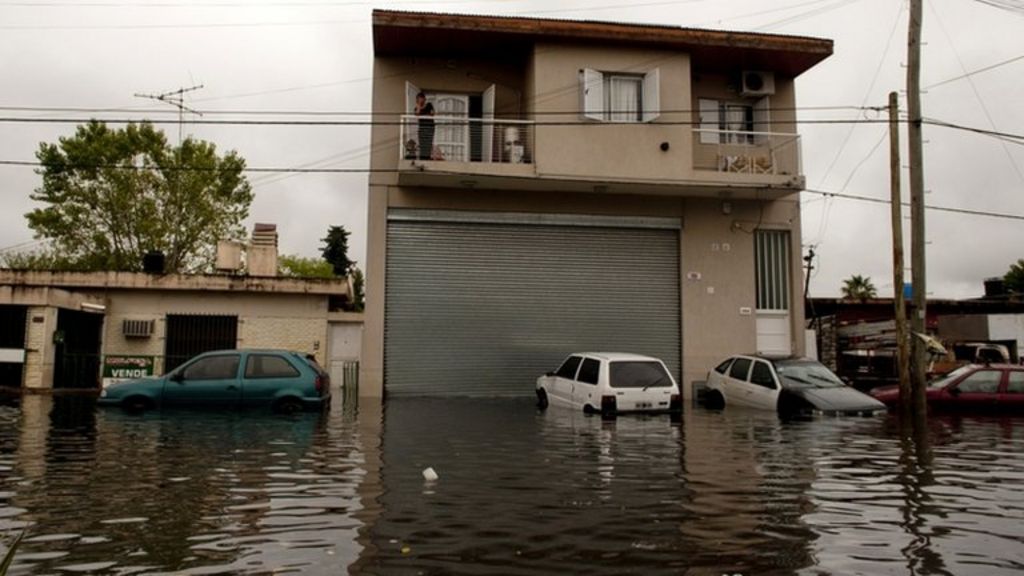 Argentina flash floods claim more lives - BBC News