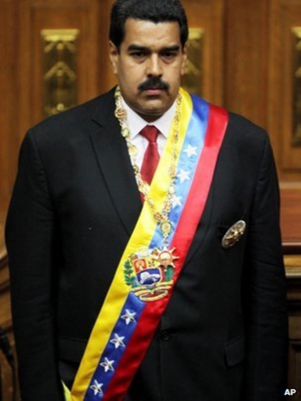 Nicolas Maduro sworn in as new Venezuelan president - BBC News