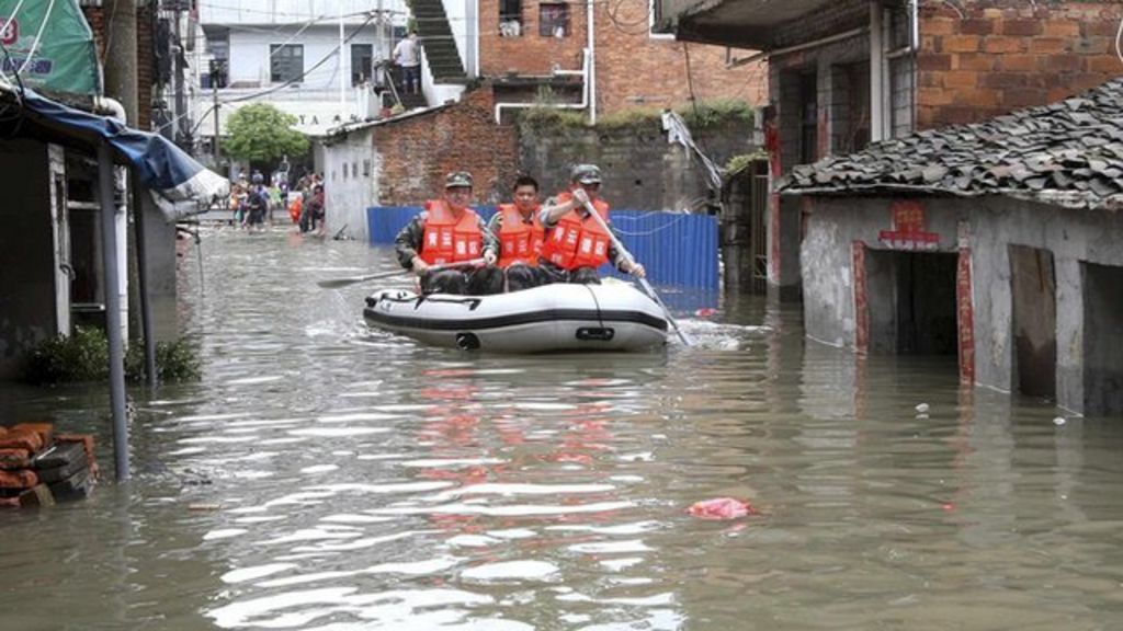 Guangdong hit as deadly floods sweep southern China - BBC News