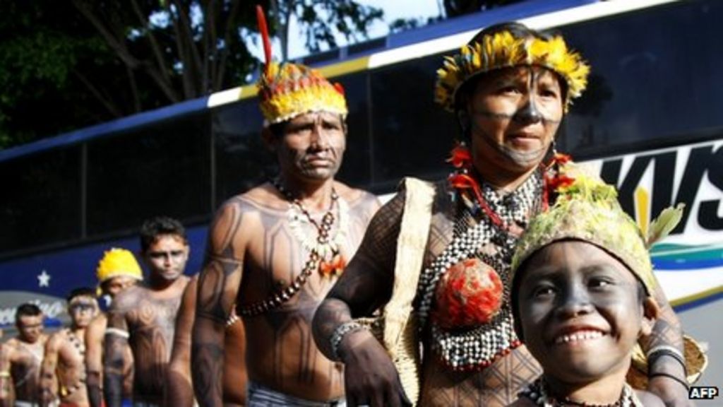 Indigenous Brazilians use web to fight for rights - BBC News