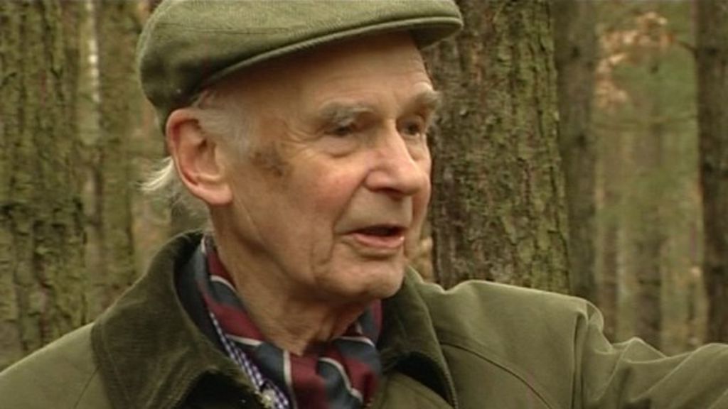 Great Escape prisoner of war Frank Stone dies aged 91 - BBC News