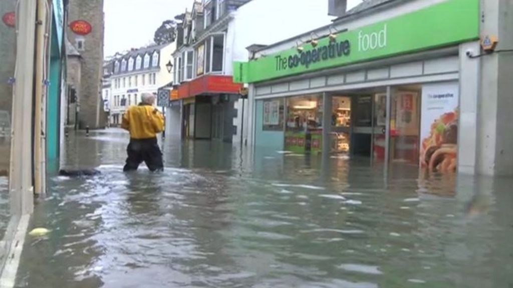 Coastal Town Of Looe Hit By Flooding Bbc News