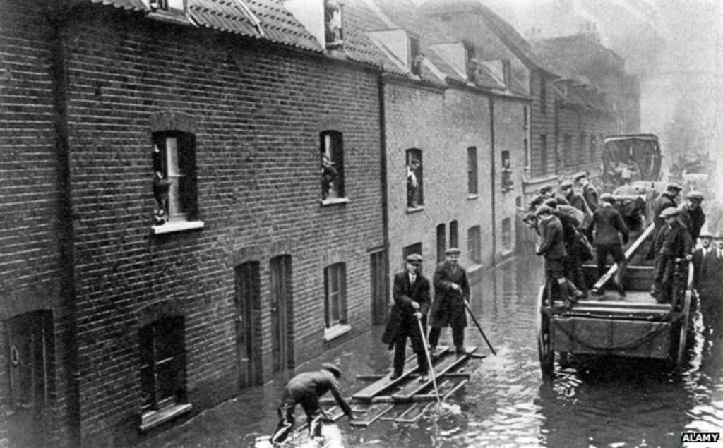 The great 1928 flood of London - BBC News