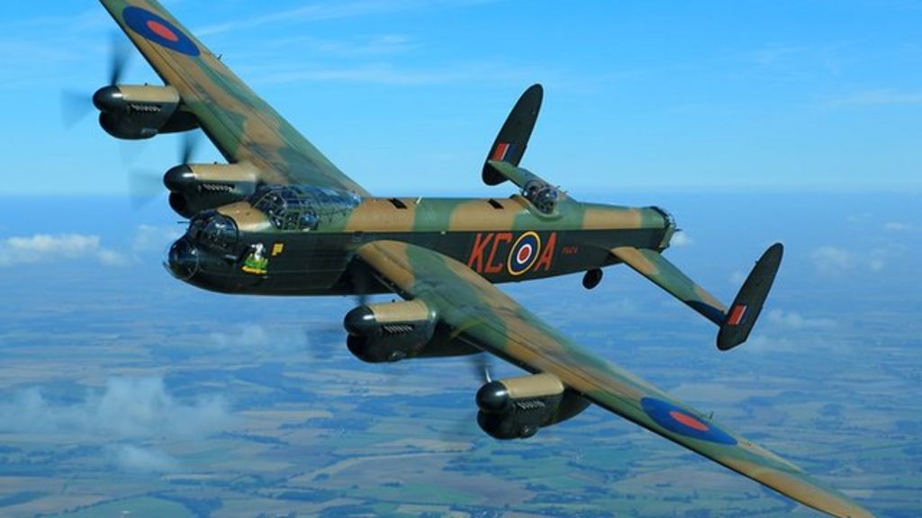 Lancaster bombers to fly together on UK summer tour - BBC News