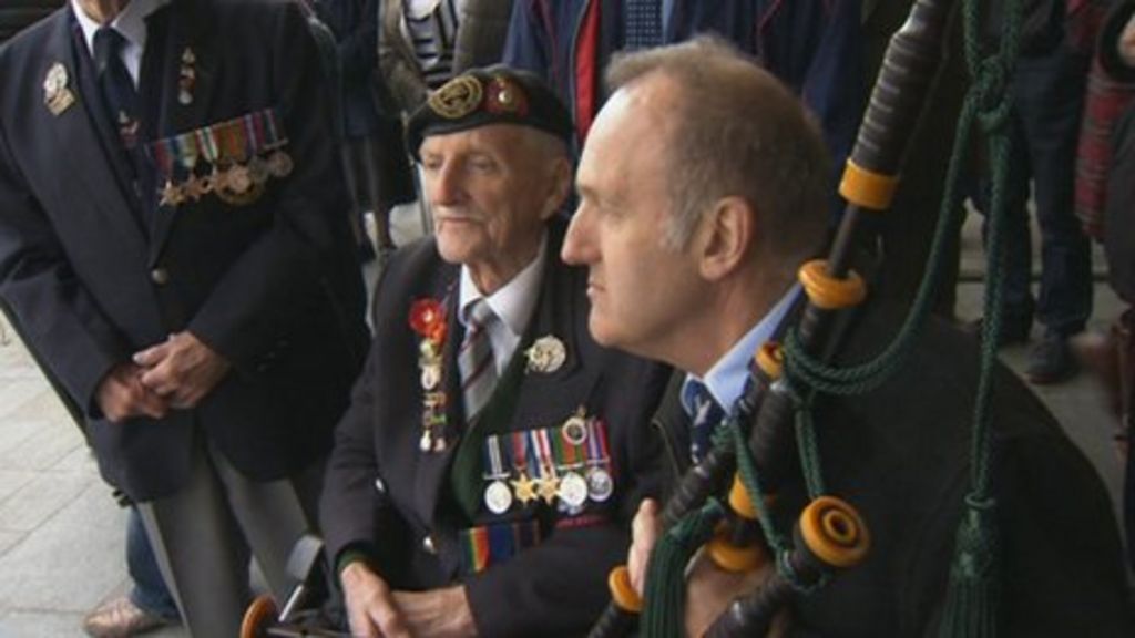 DDay bagpipes in Liverpool en route for Normandy anniversary BBC News