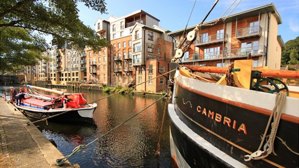 Cambria and Albion reunited on Norwich River Yare - BBC News