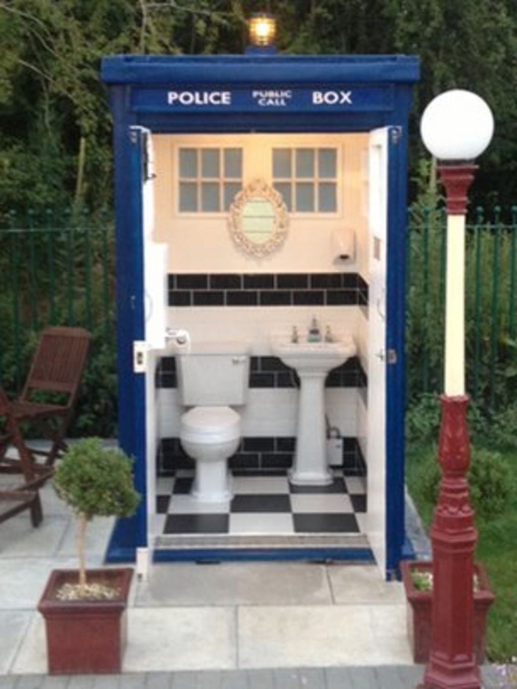 Doctor Whostyle Tardis toilet appears on Bristol to Bath cycle path
