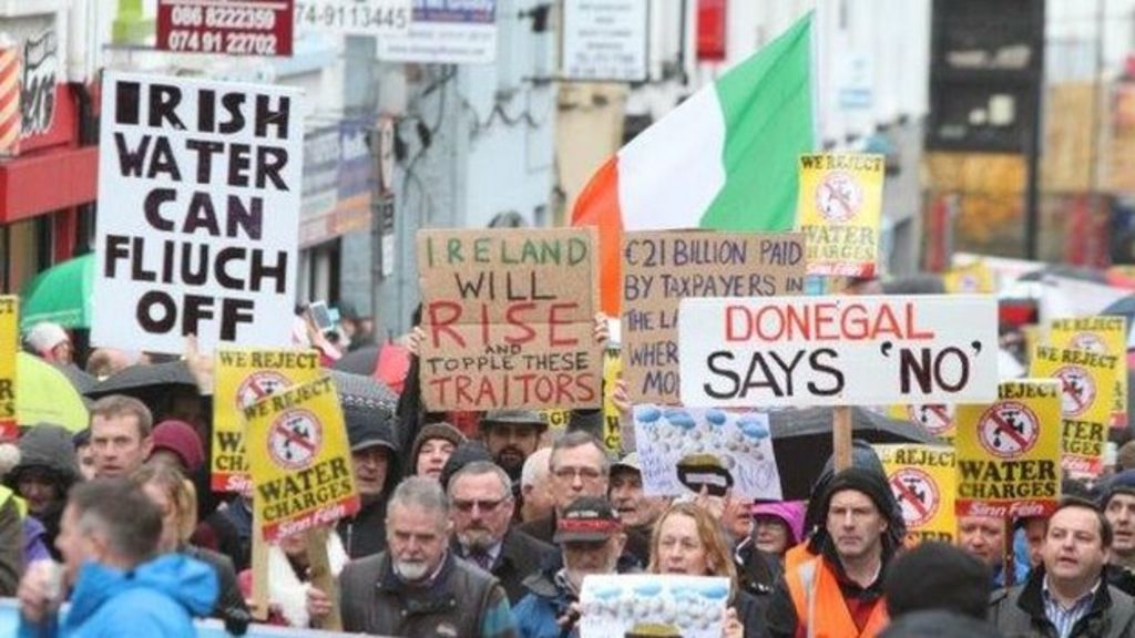 Water charges: Almost 100 protests across Republic of Ireland - BBC News