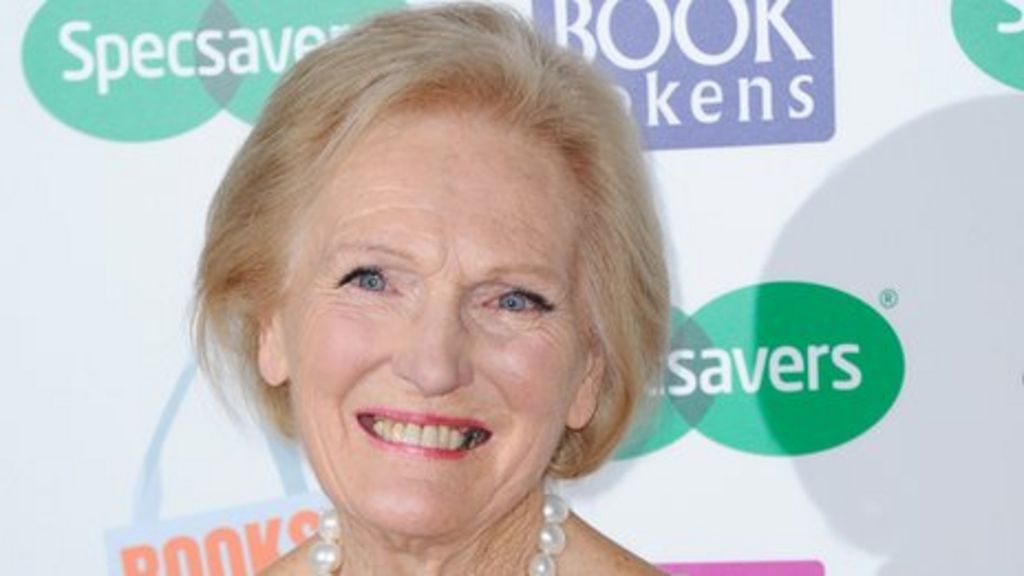 Mary Berry wins outstanding achievement book award - BBC News