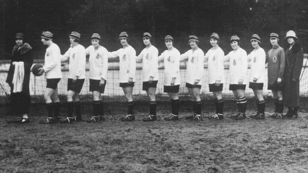 WW1 Why was women's football banned in 1921? BBC News