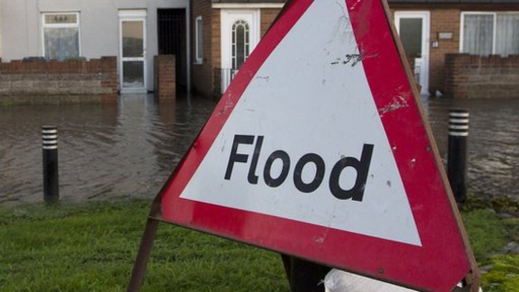 Halesworth flood warning lifted by Environment Agency - BBC News