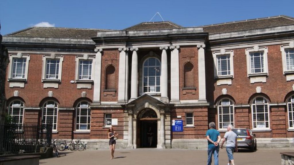 York library bans 12 for threats and drugs - BBC News