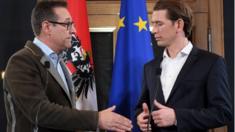 Sebastian Kurz (der.) y Heinz-Christian Strache dieron una conferencia de prensa conjunta en Viena el 15 de diciembre de 2017.