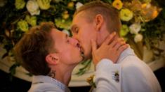 Luke Sullivan (L) and Craig Burns (R) kiss after exchanging vows